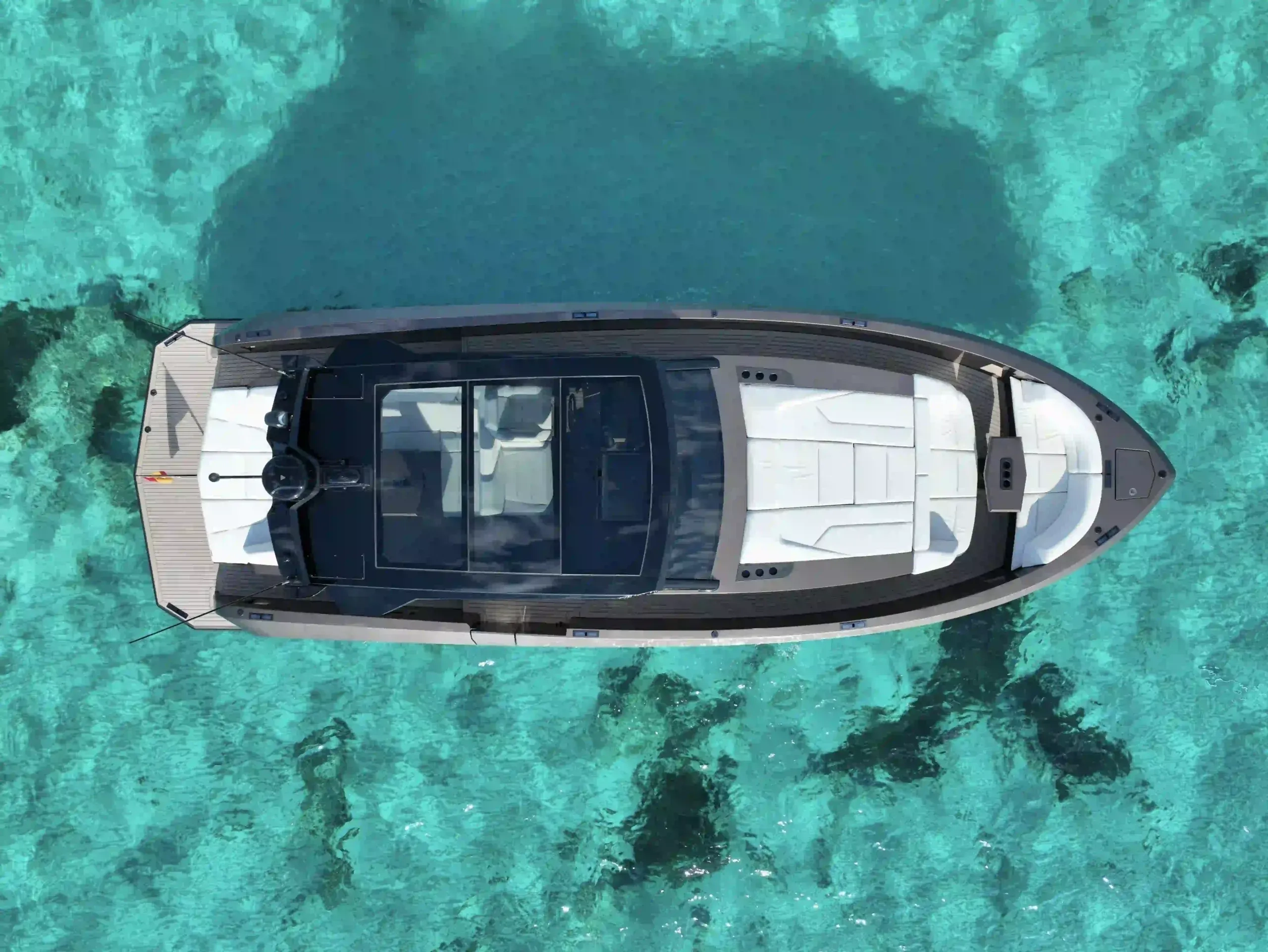 Vanquish 45 T-Top yacht detail