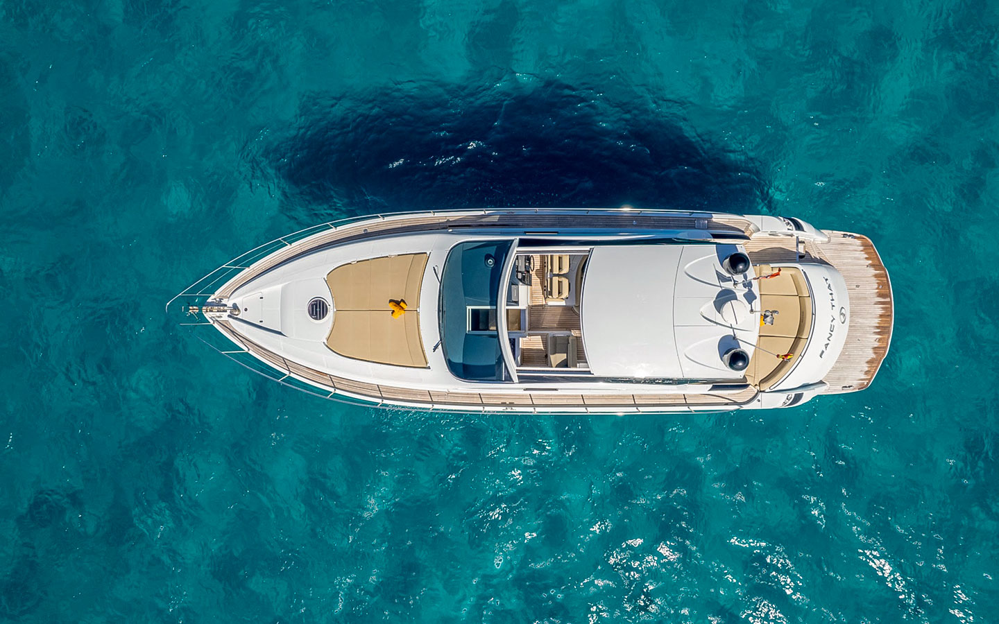 PERSHING 56 yacht detail