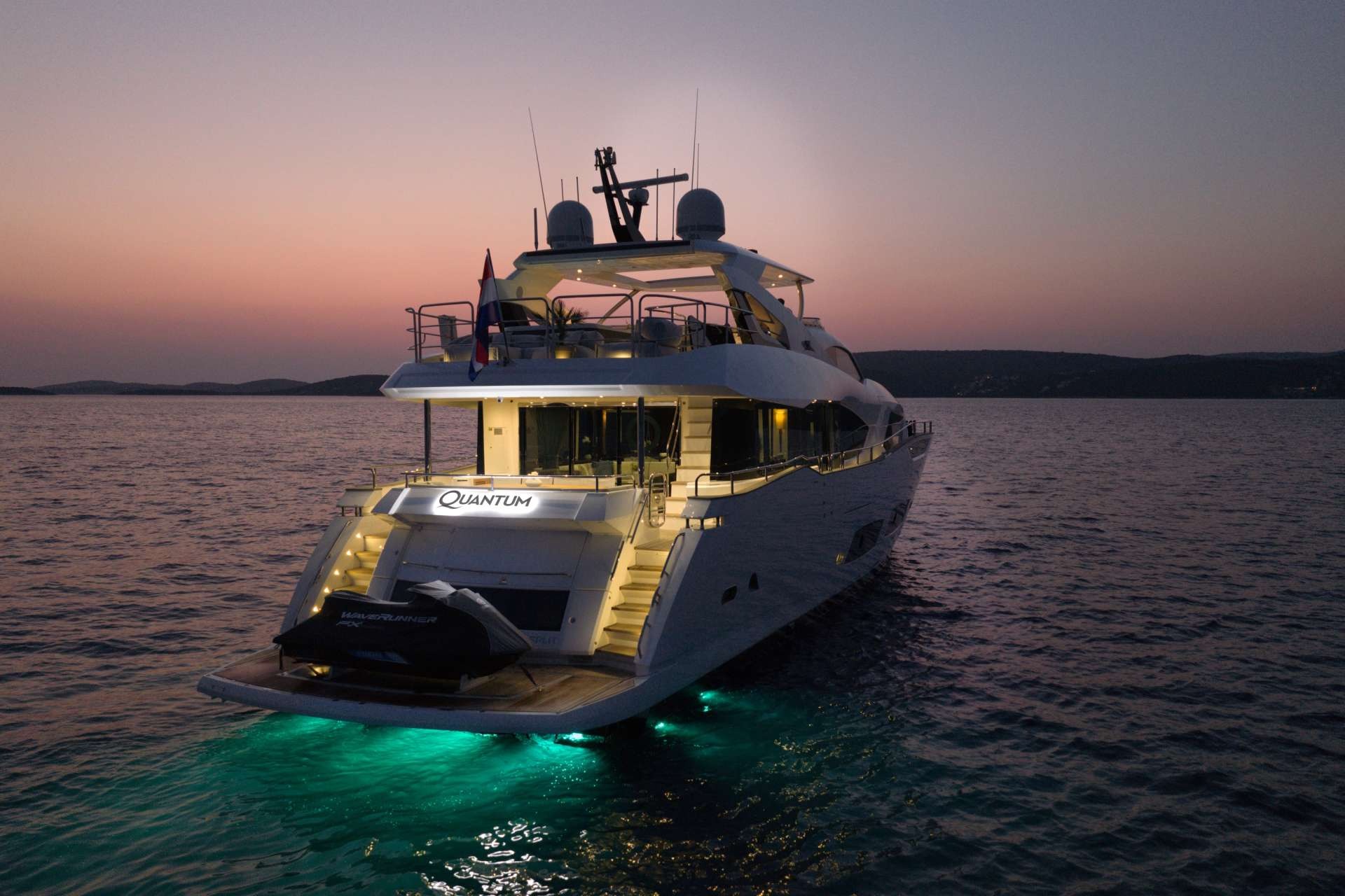 Sunseeker 95 yacht detail