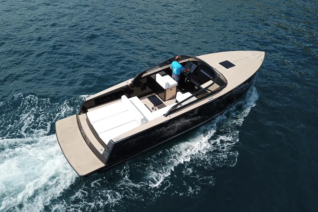VANDUTCH 32 — 10M luxury yacht VANDUTCH 32 luxury yacht charter French Riviera