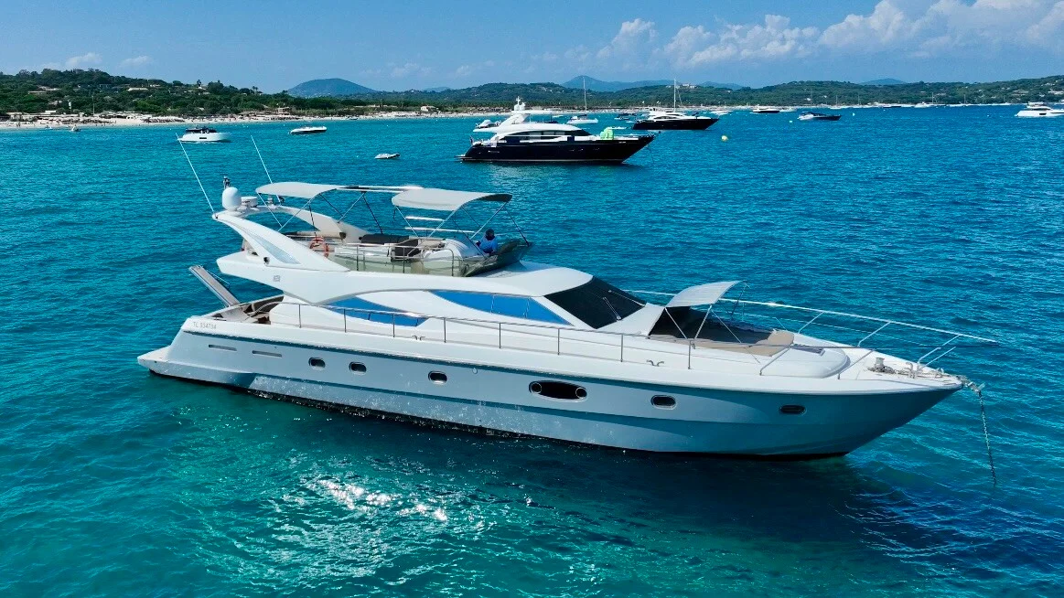 FERRETTI 620 — 20M luxury yacht FERRETTI 620 luxury yacht charter French Riviera