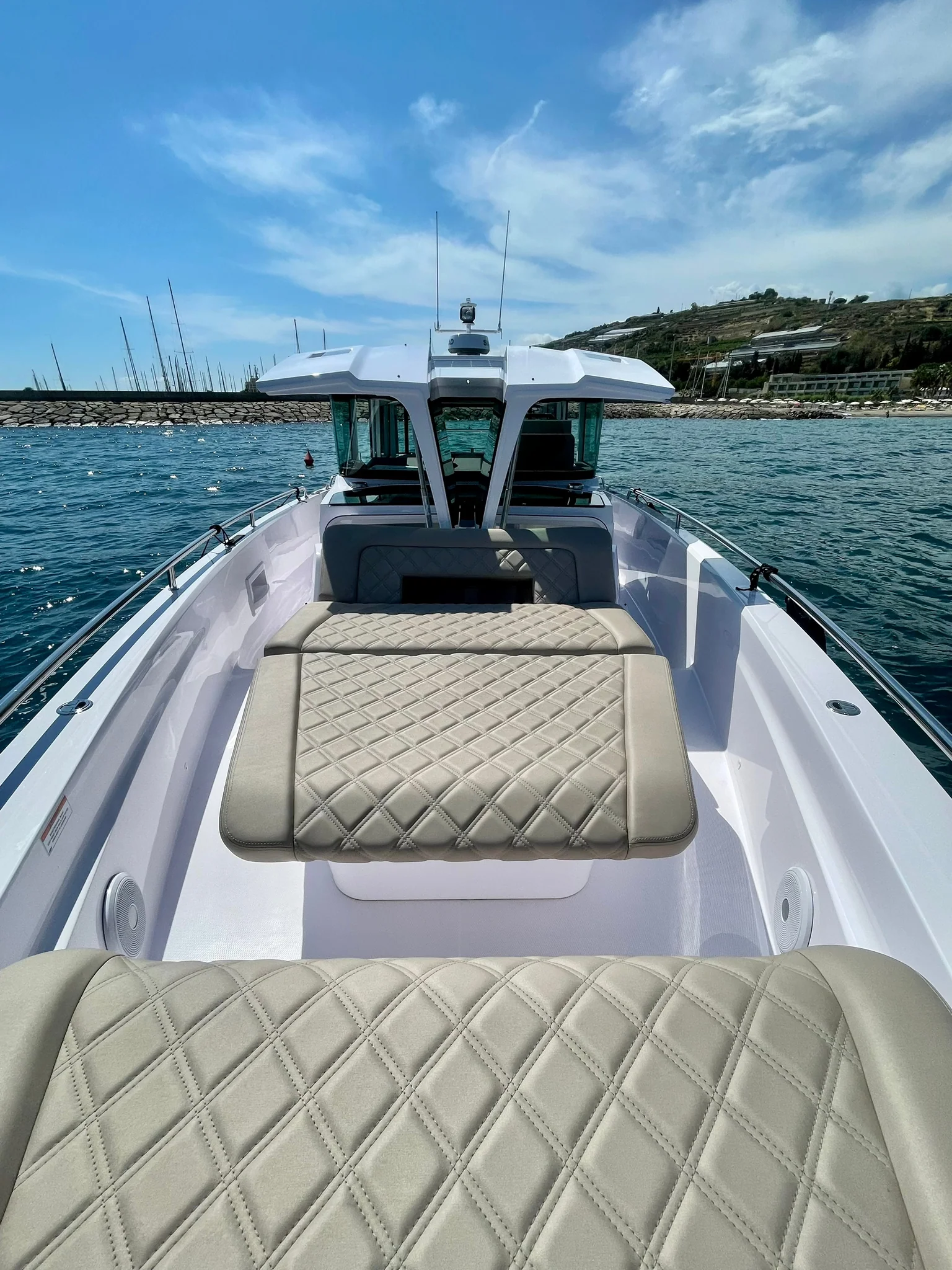 AXOPAR 37 yacht interior