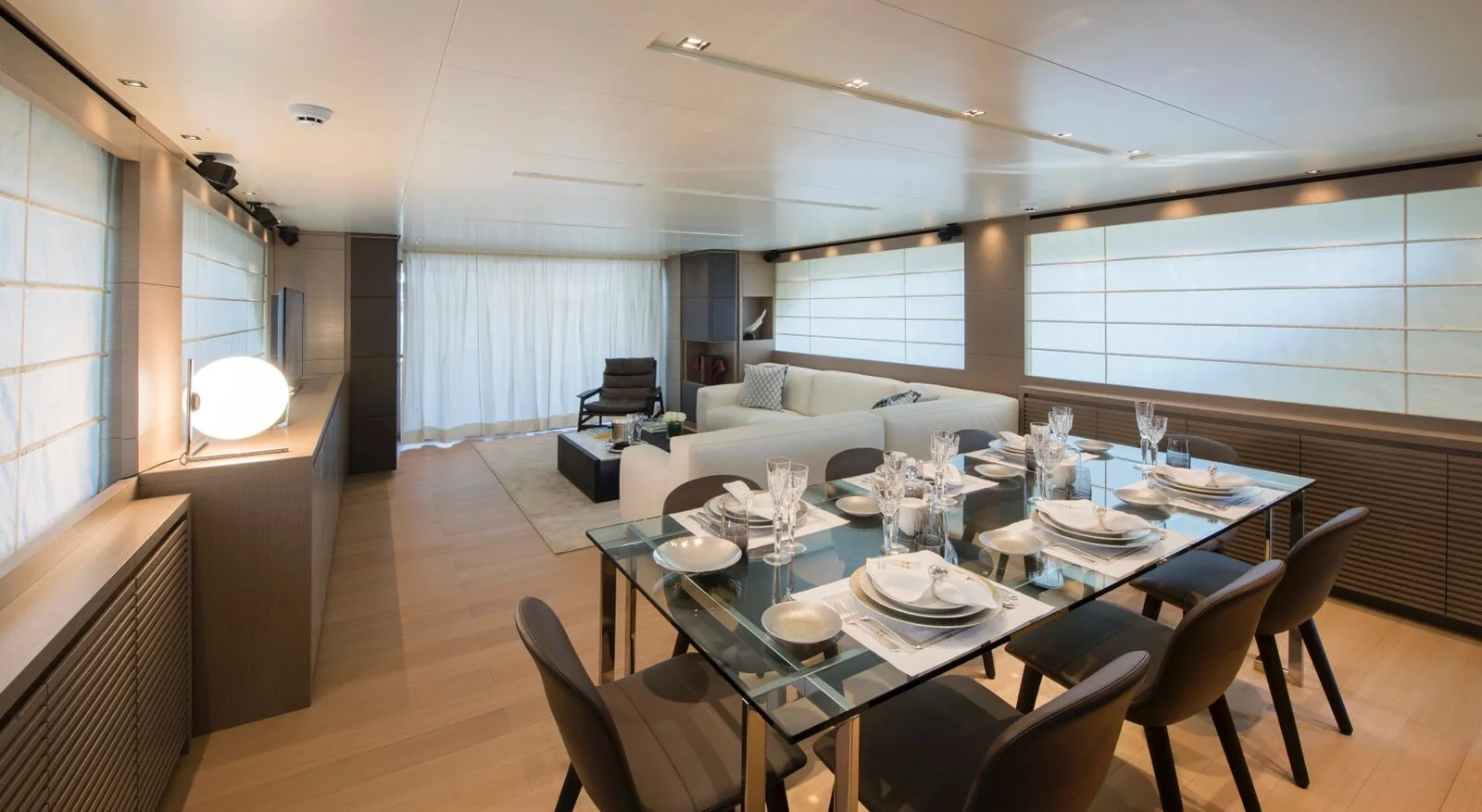 SANLORENZO SD 92 yacht detail