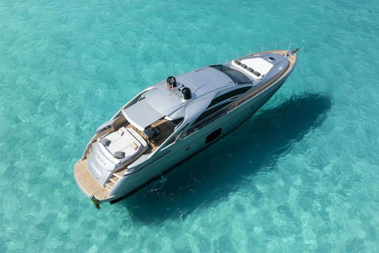 PERSHING 70 yacht interior