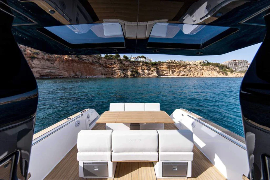 PARDO 38 yacht interior