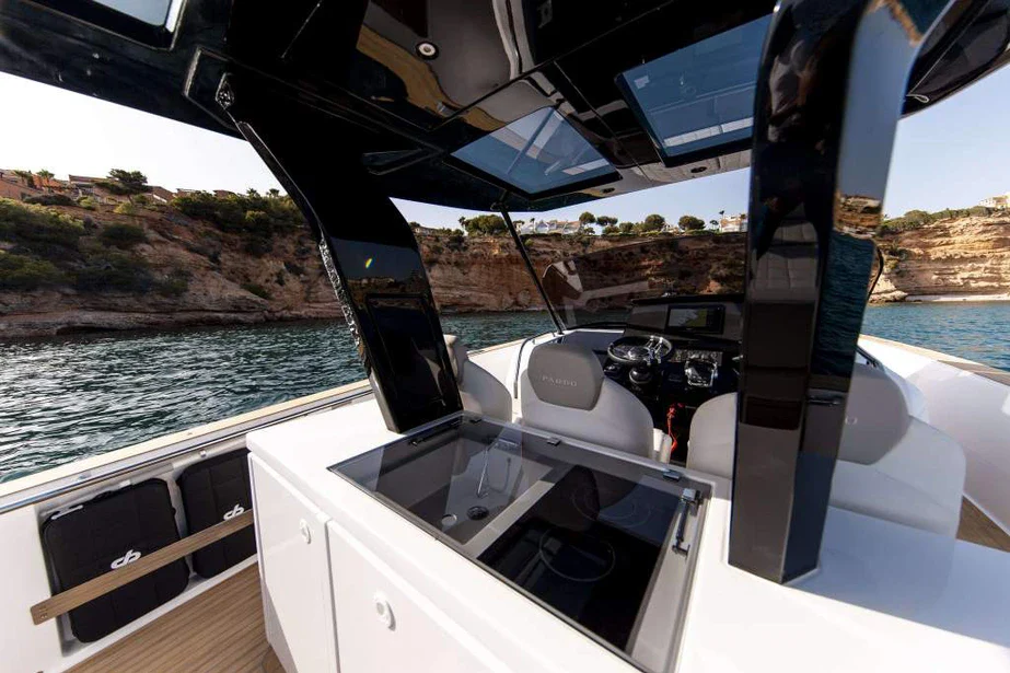 PARDO 38 yacht detail