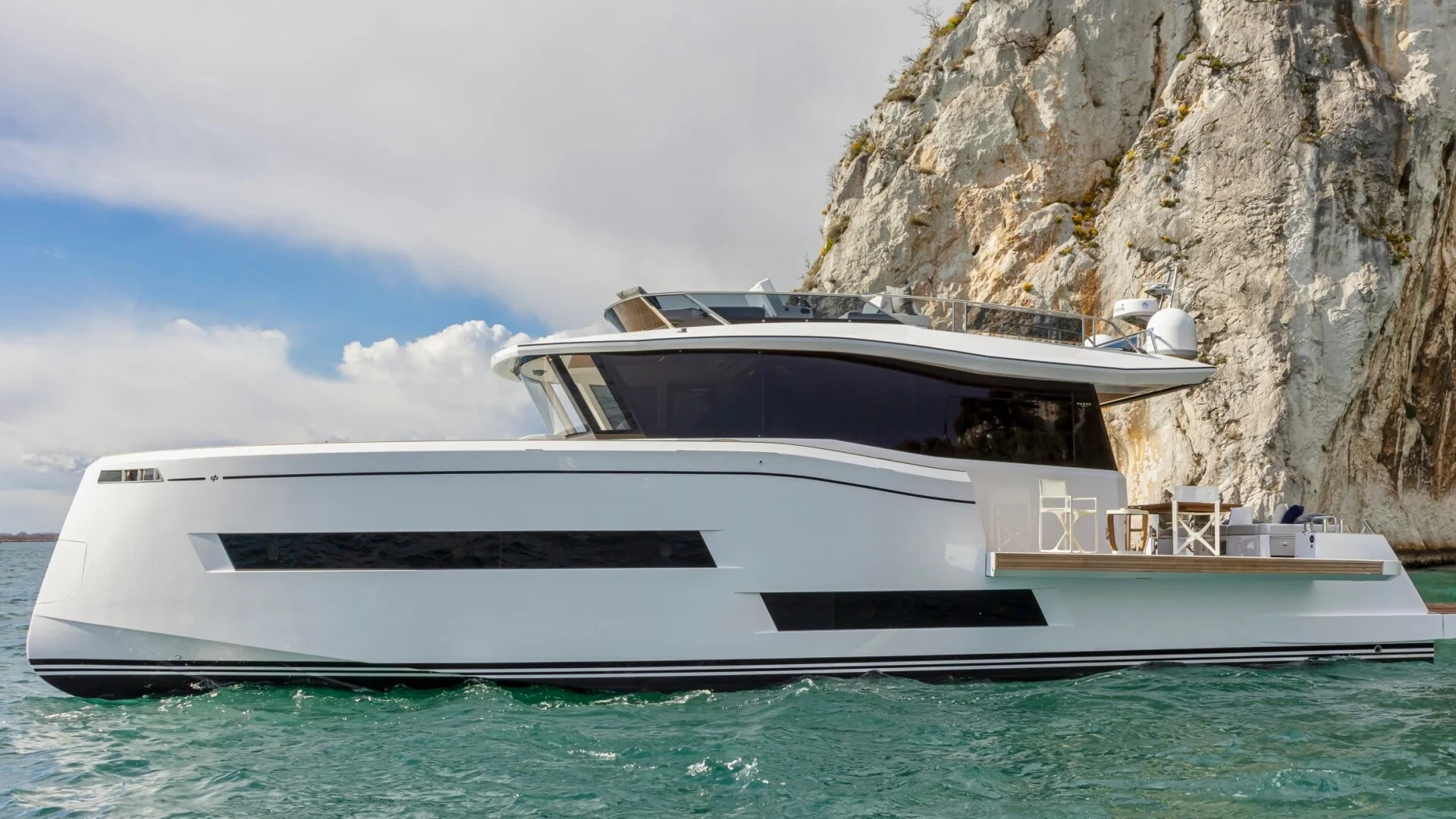 PARDO 60 — 18M luxury yacht PARDO 60 luxury yacht charter French Riviera
