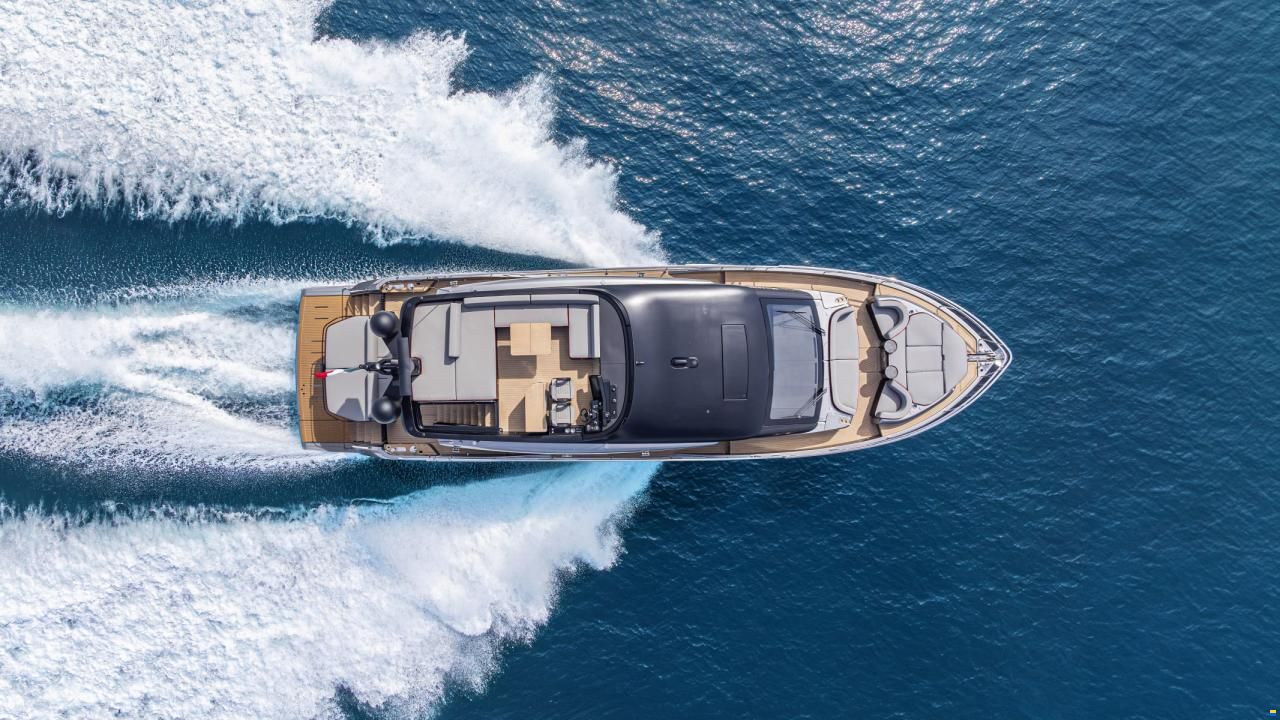 CRANCHI 67 yacht interior