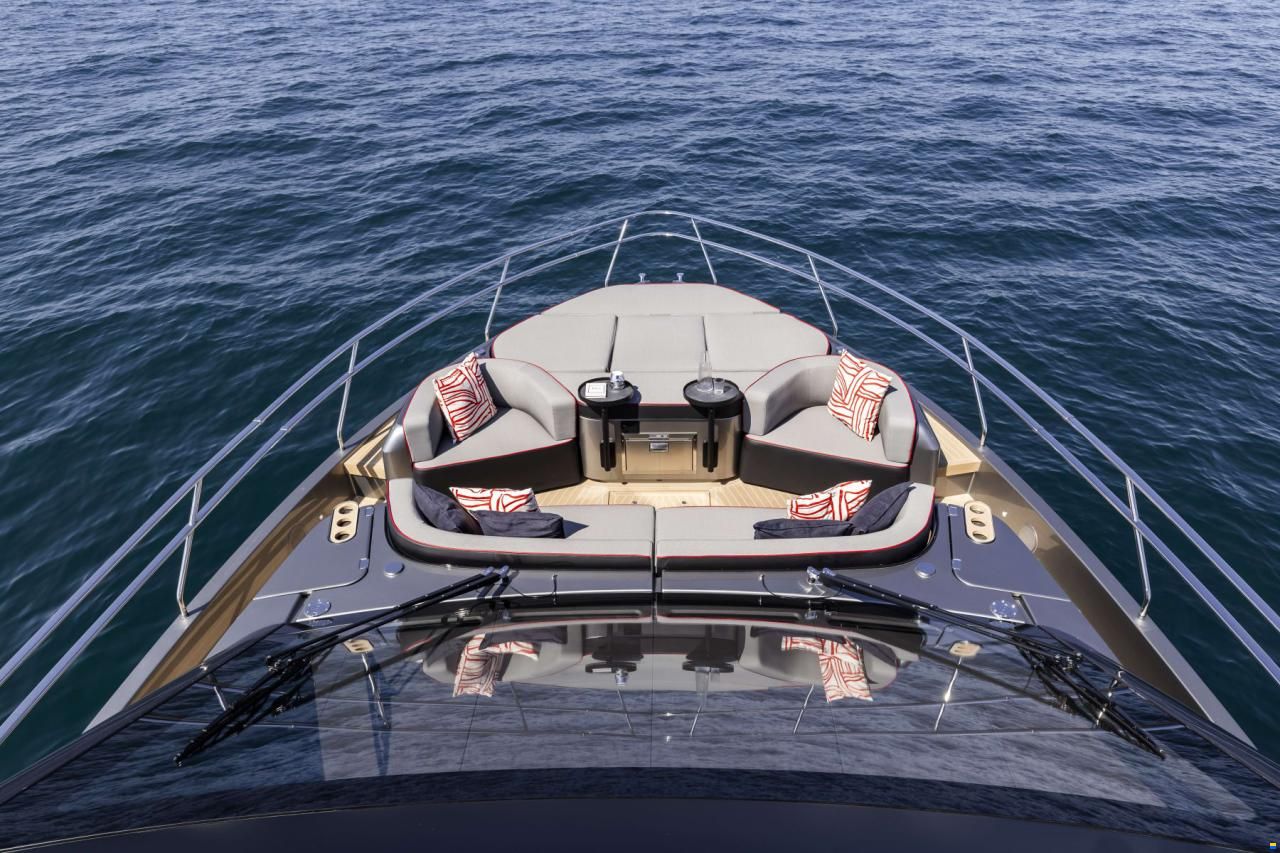 CRANCHI 67 yacht detail