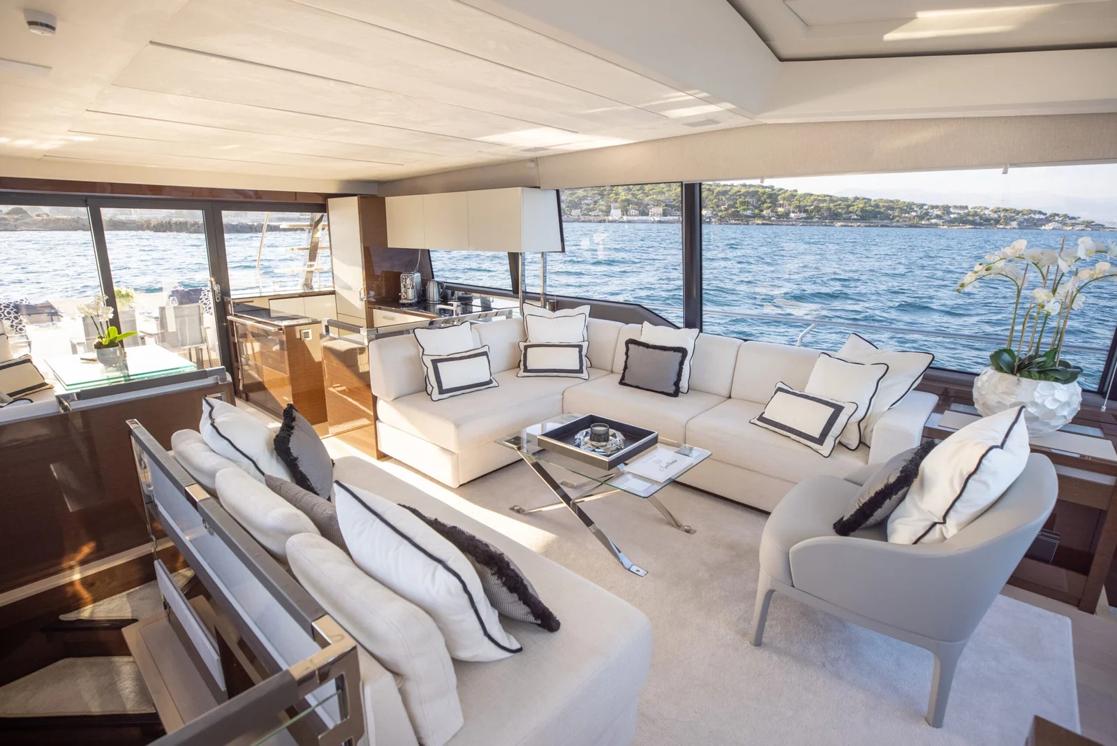 Prestige 680s yacht detail
