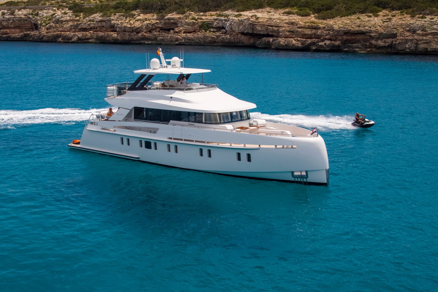Vanquish 82 — 23.60m luxury yacht Vanquish 82 luxury yacht charter French Riviera