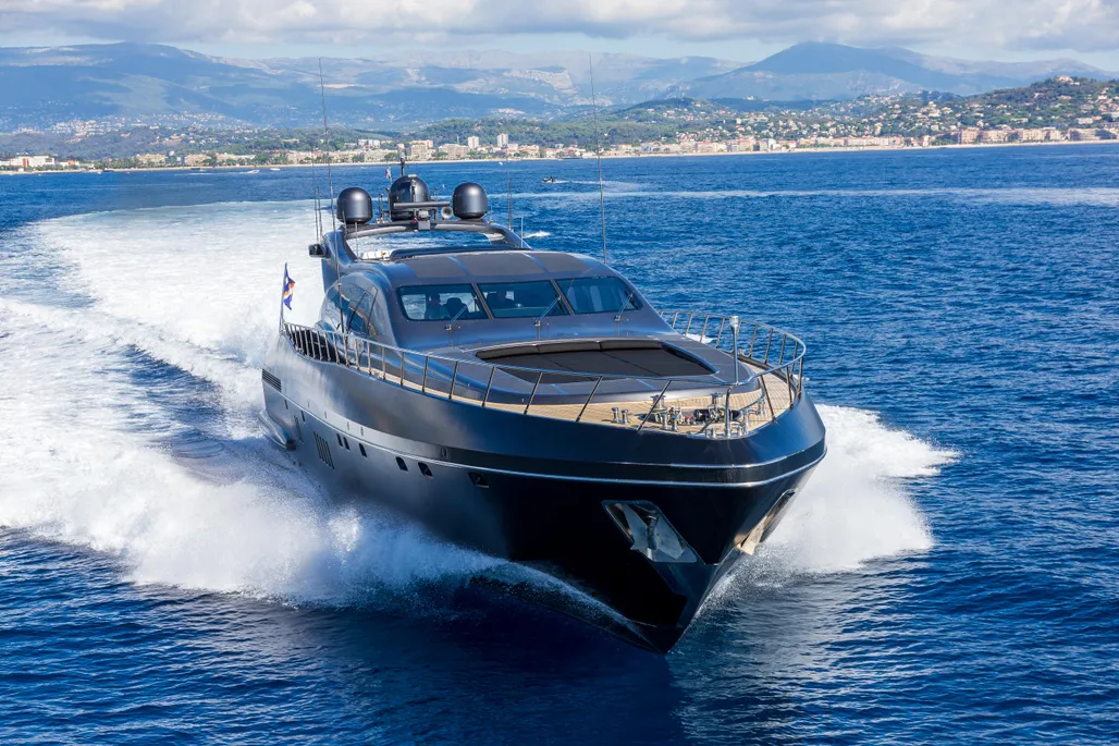 MANGUSTA 108 yacht interior