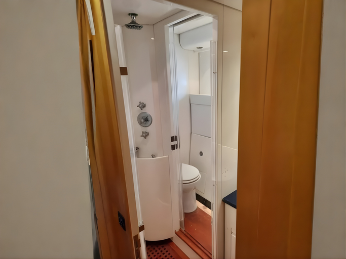Léopard 23 sport yacht interior