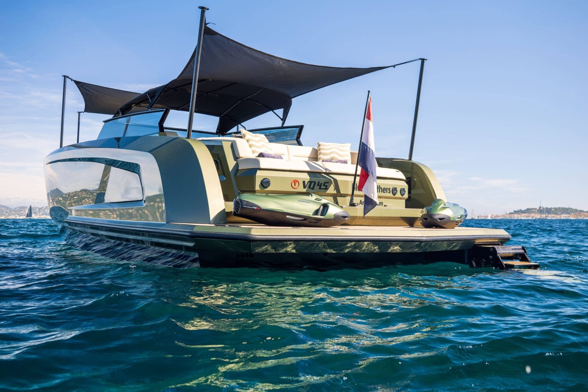Vanquish 45 R yacht detail