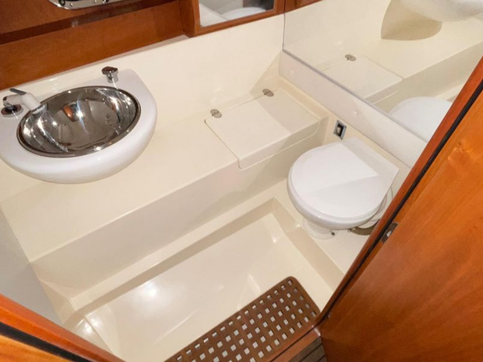 Tullio Abbate 33 yacht interior