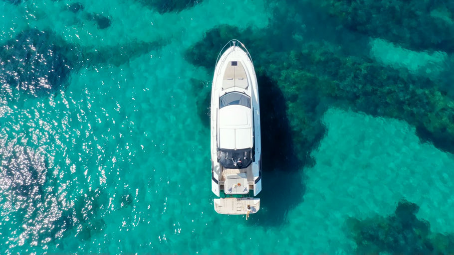 BENETEAU GT 46 yacht interior