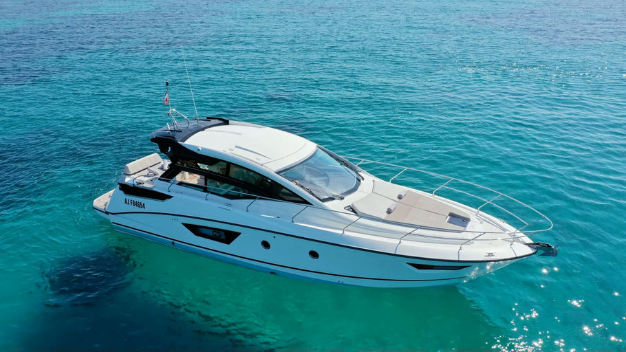 BENETEAU GT 46 — 15m luxury yacht BENETEAU GT 46 luxury yacht charter French Riviera