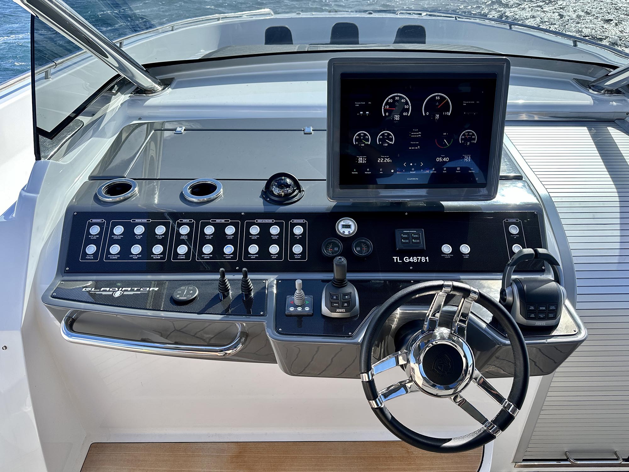 GLADIATOR 493 yacht interior