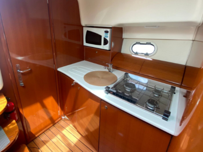Prestige 34 S yacht interior