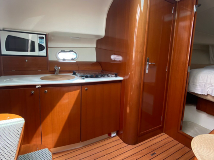 Prestige 34 S yacht detail