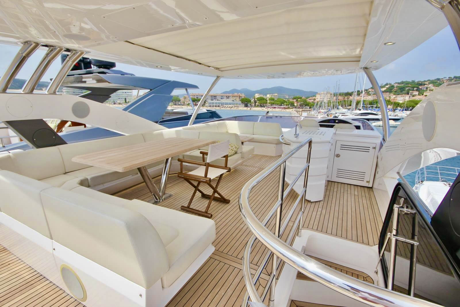 SUNSEEKER 75 yacht interior