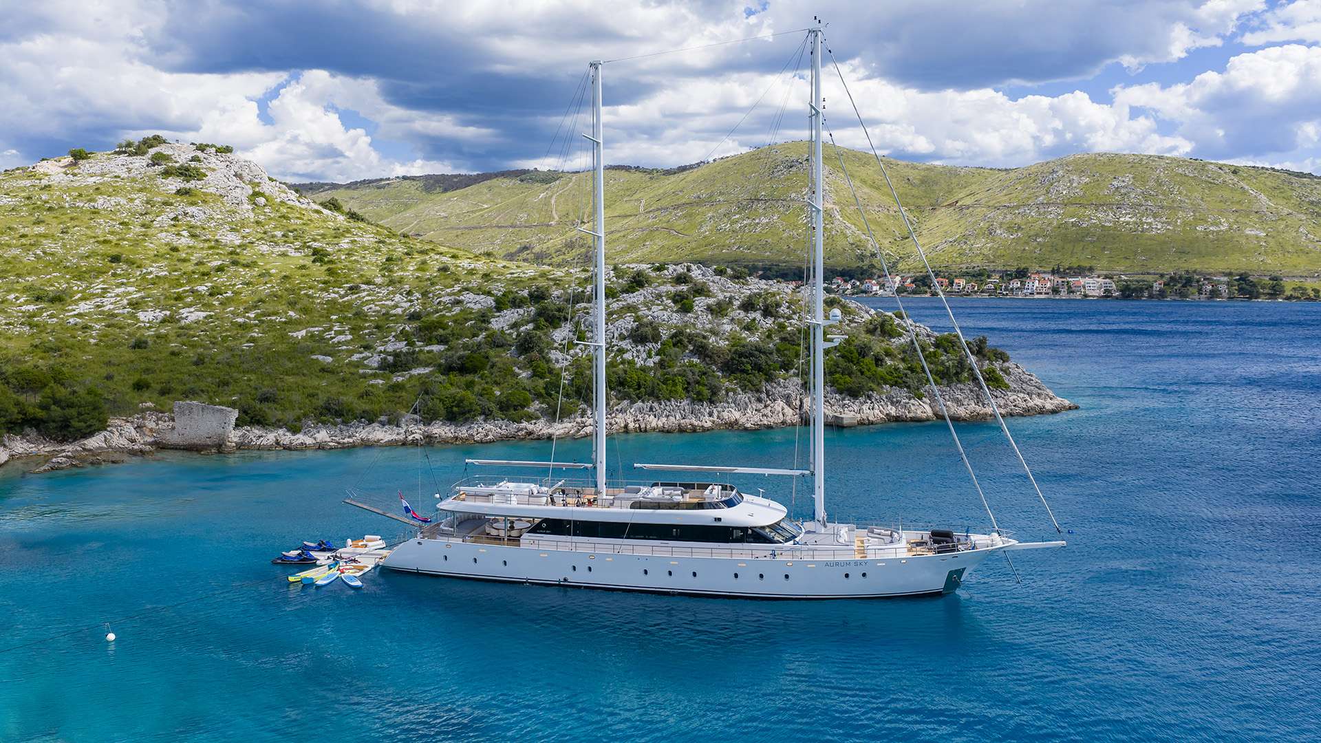 Aurum Sky — 43.50m luxury yacht Aurum Sky luxury yacht charter French Riviera