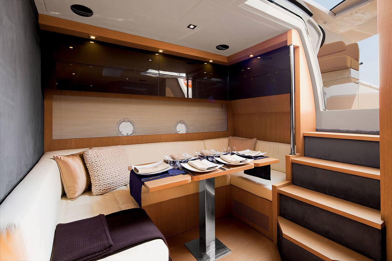 AZIMUT 48 yacht interior