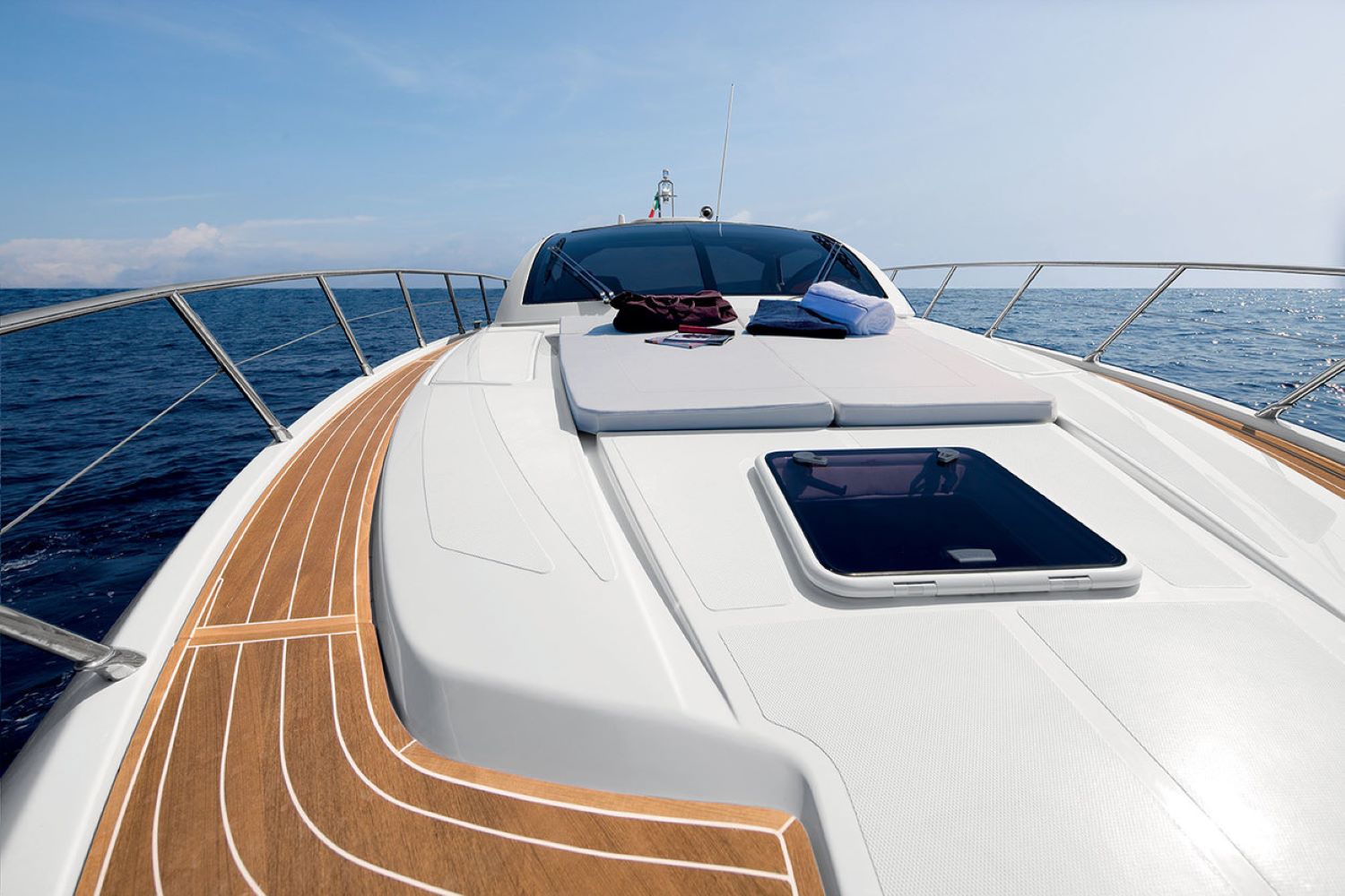 AZIMUT 48 yacht detail