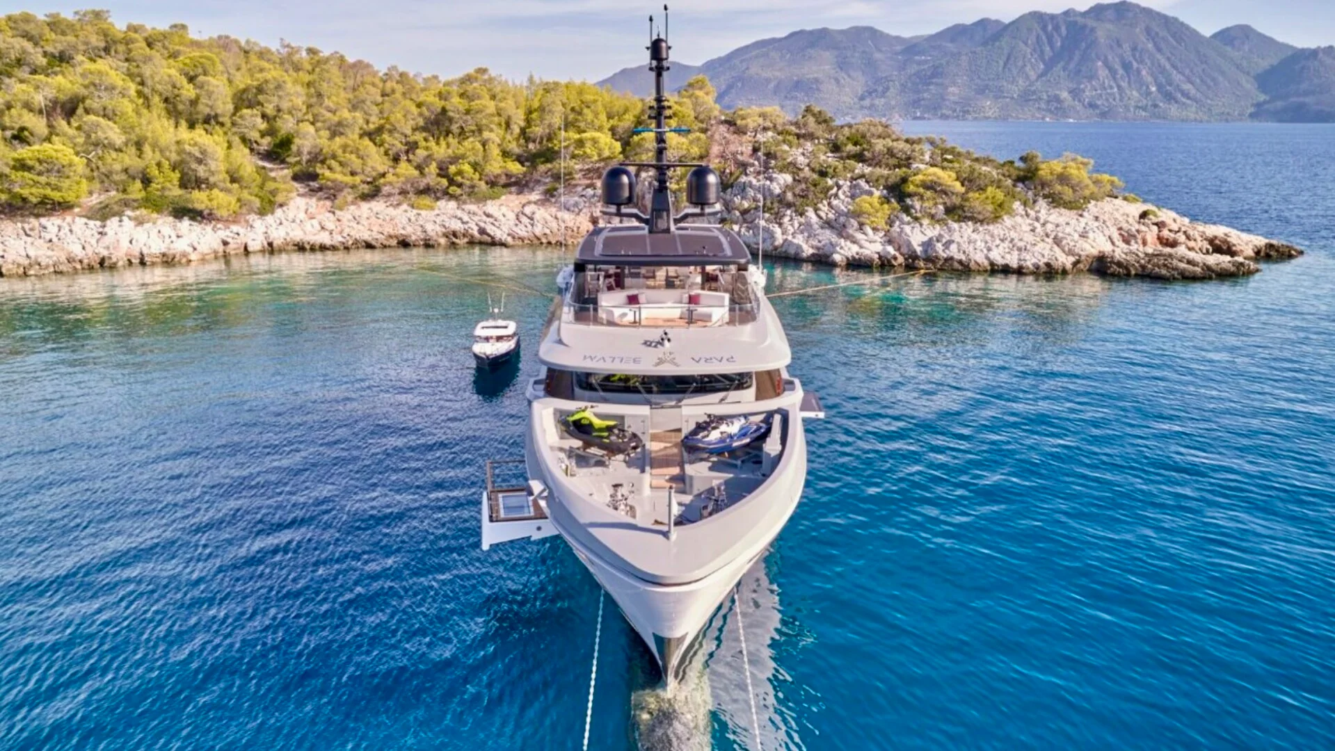 PARA BELLUM yacht interior