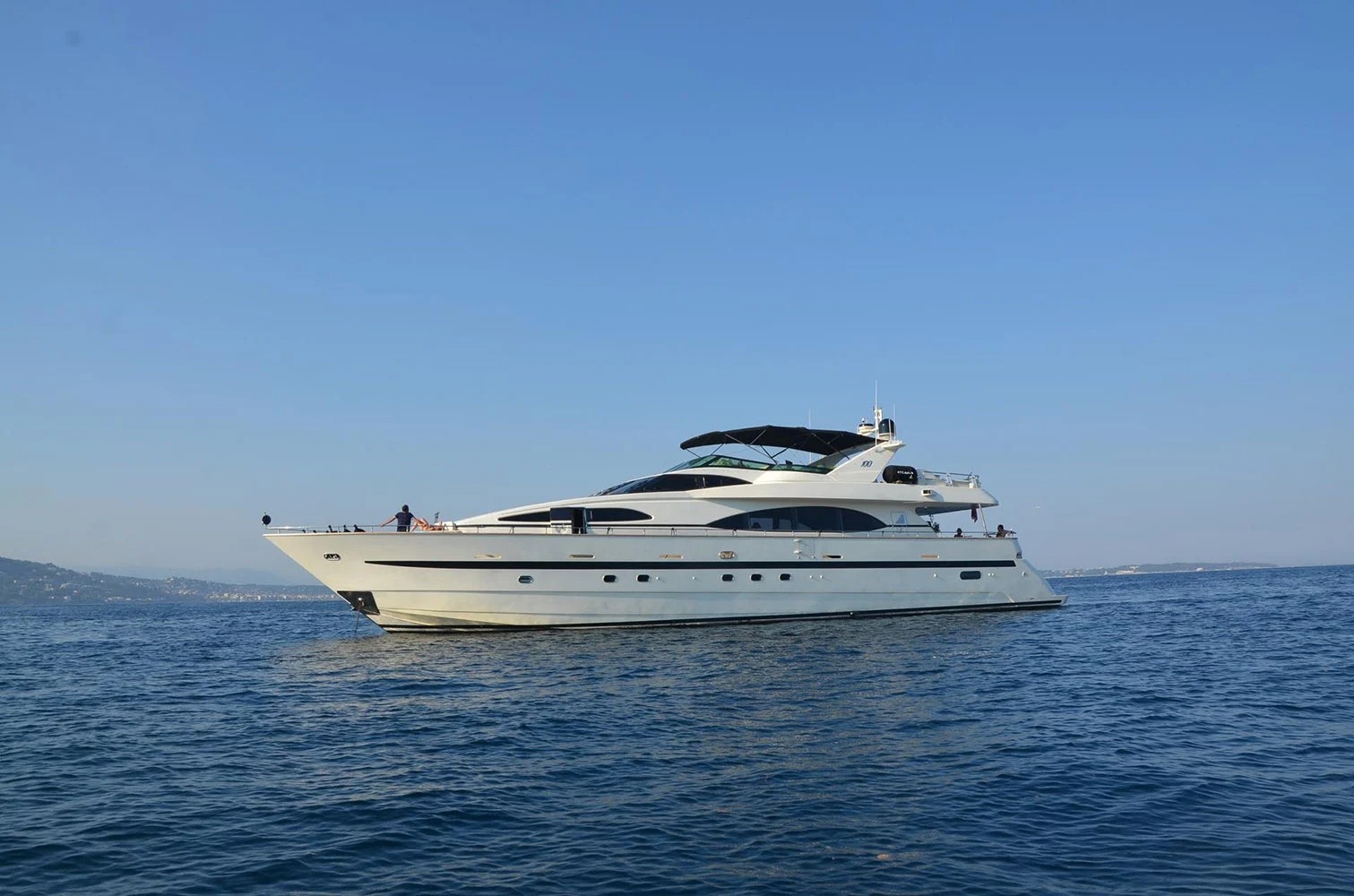 Azimut 100 Jumbo yacht interior