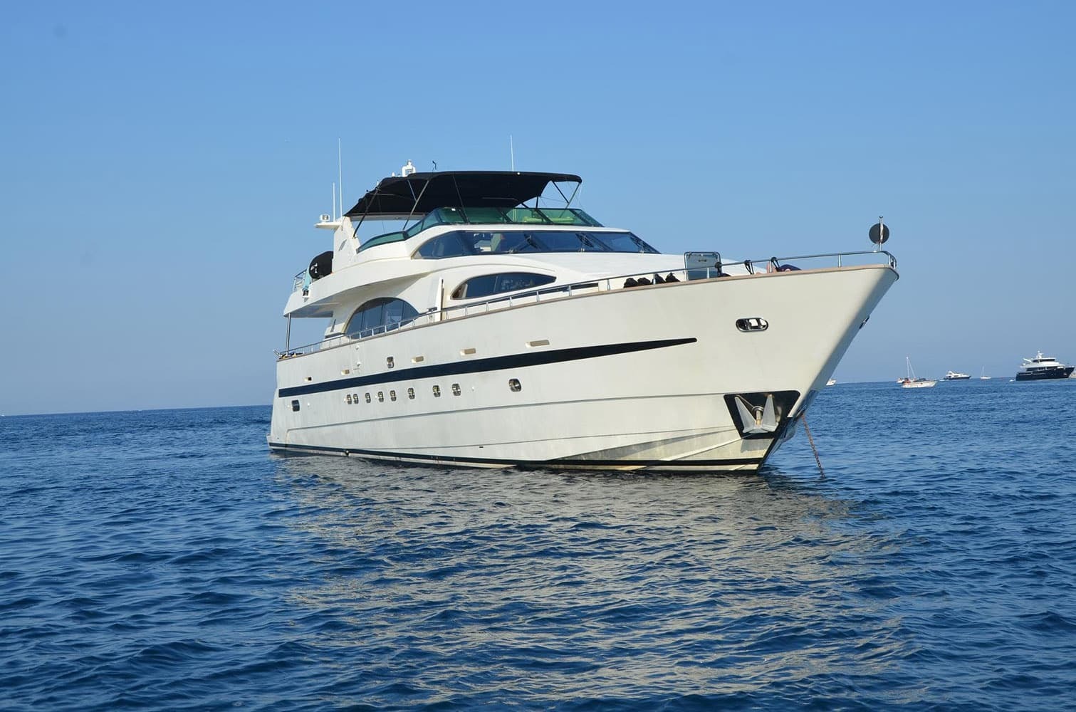 Azimut 100 Jumbo — 30m luxury yacht Azimut 100 Jumbo luxury yacht charter French Riviera