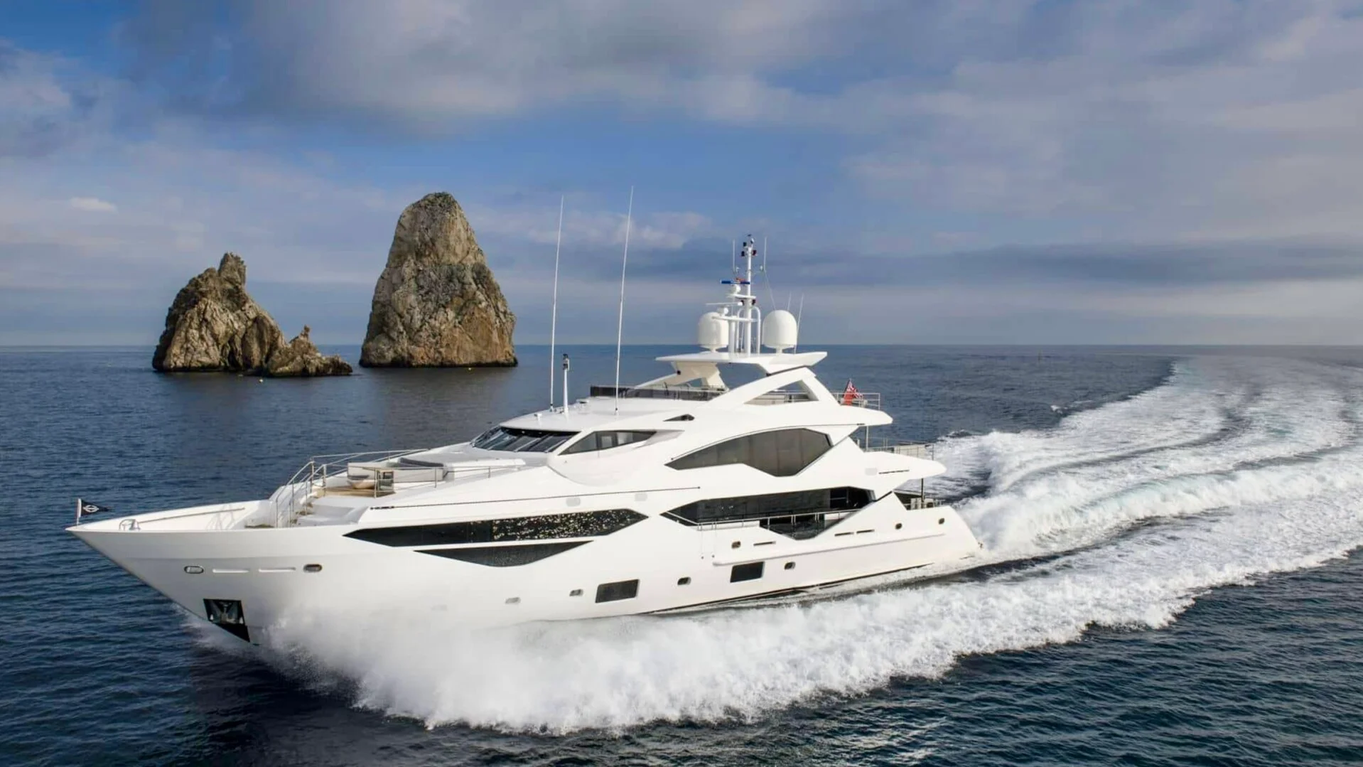 SONISHI yacht detail