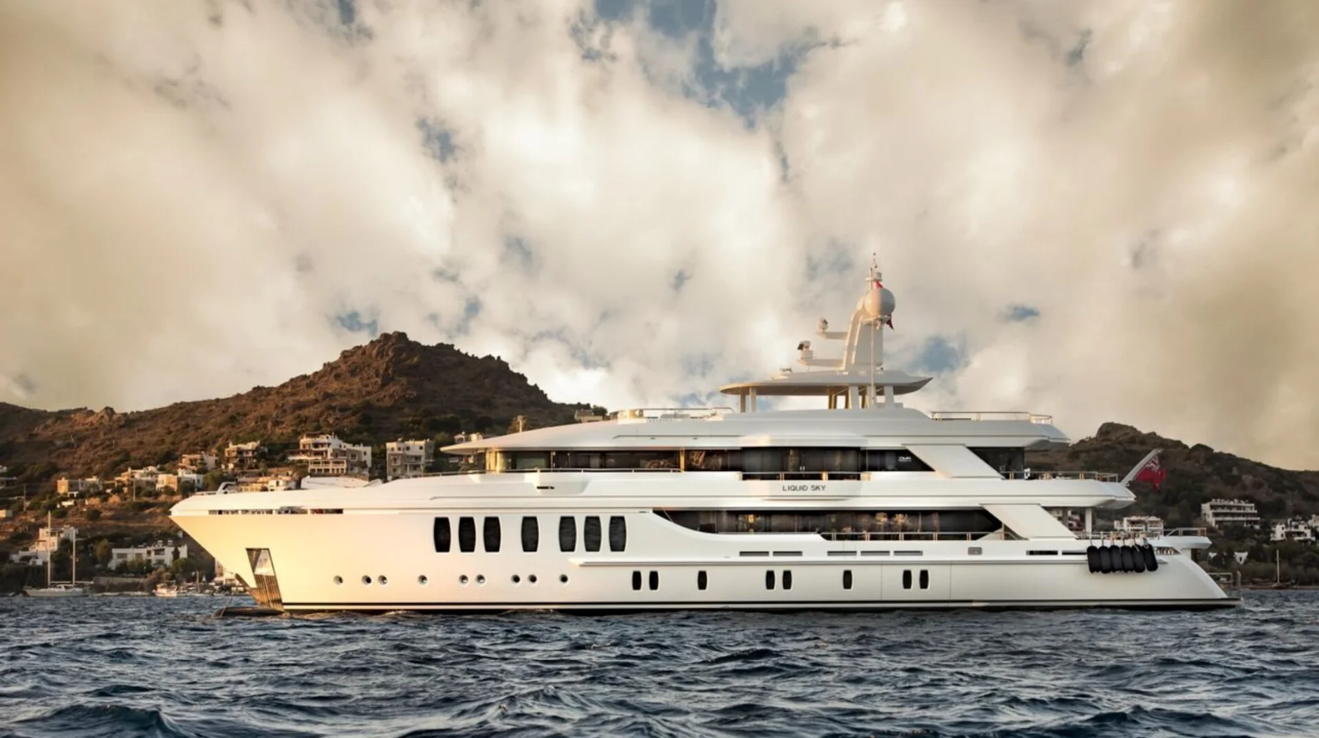 LIQUID SKY yacht detail