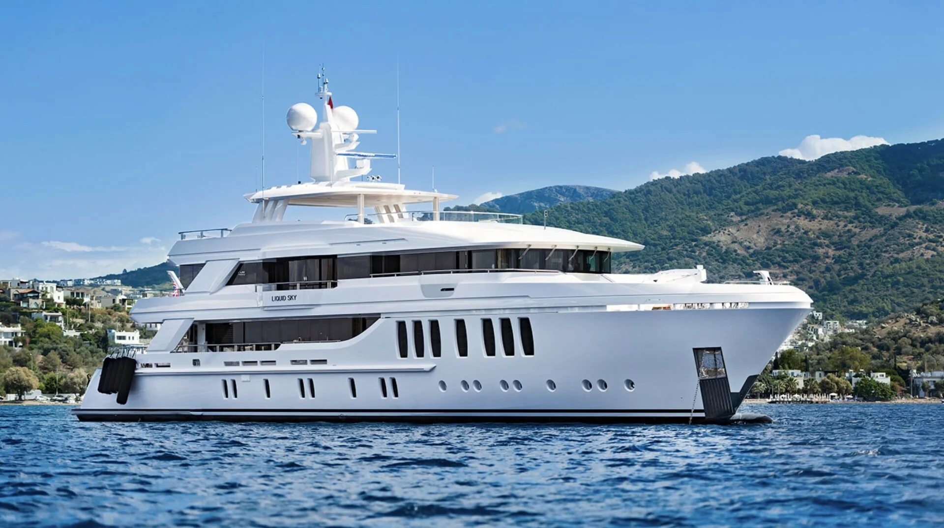LIQUID SKY — 47m luxury yacht LIQUID SKY luxury yacht charter French Riviera
