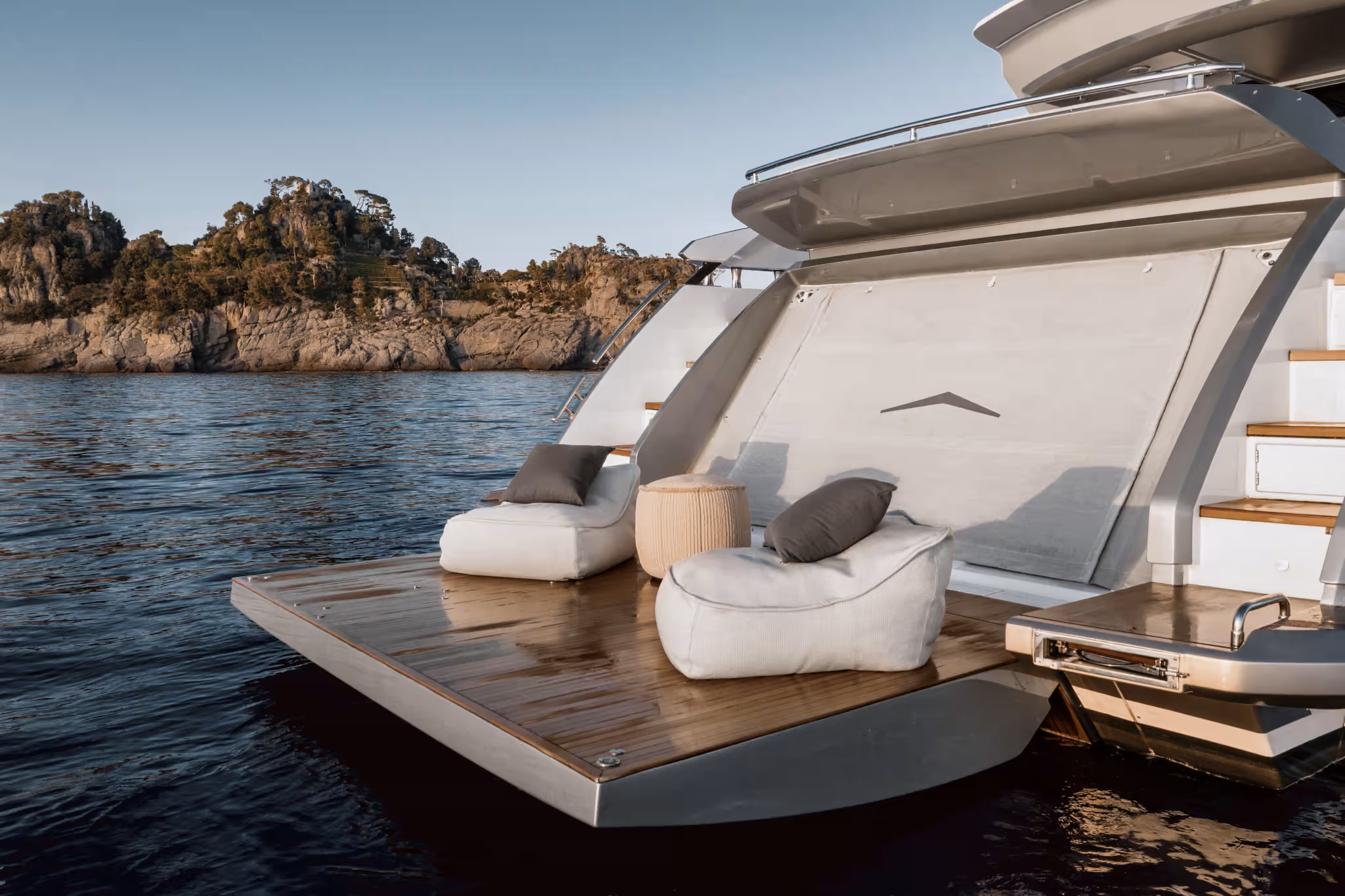 Azimut S8 yacht interior