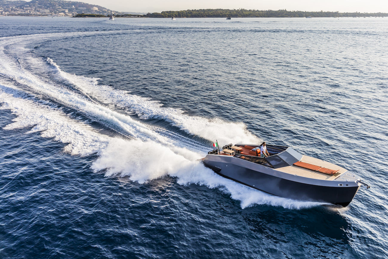 MAZU 38 yacht interior