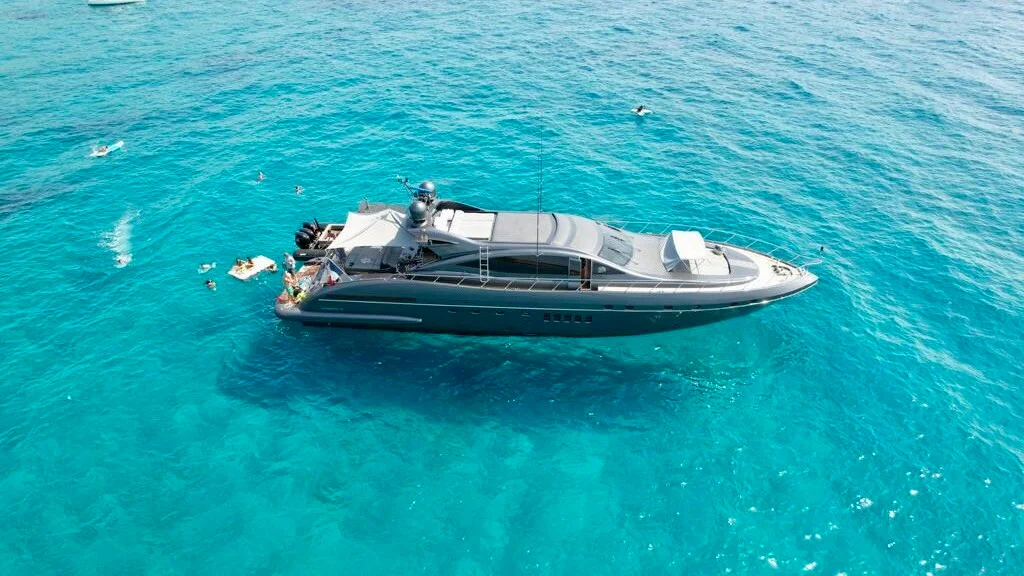 MANGUSTA 92 yacht interior