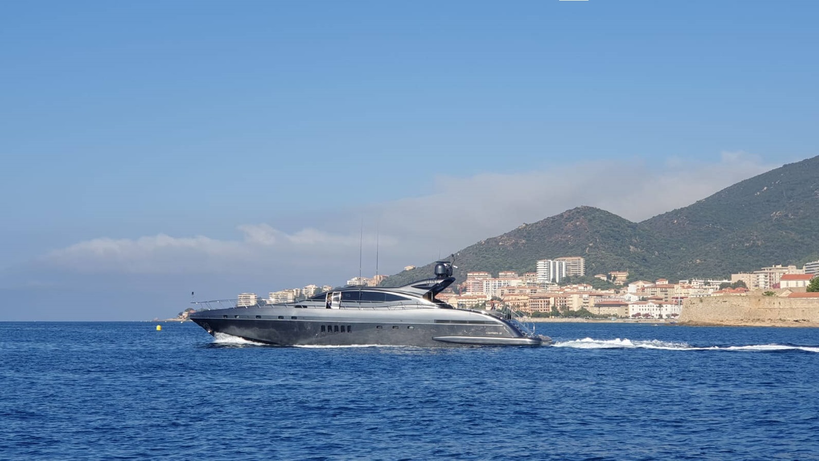 MANGUSTA 92 — 28m luxury yacht MANGUSTA 92 luxury yacht charter French Riviera