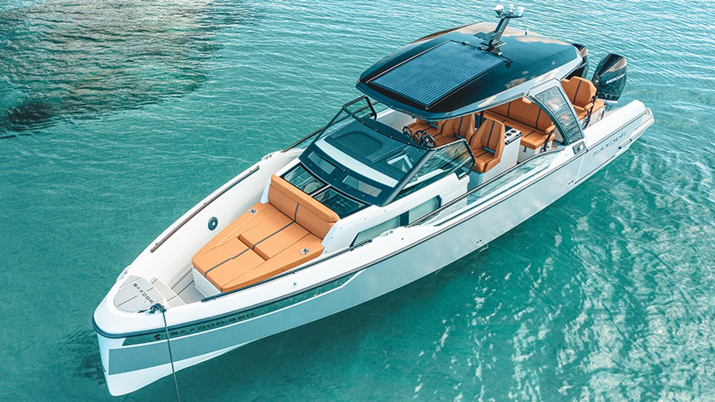 SAXDOR 320 GTO yacht interior