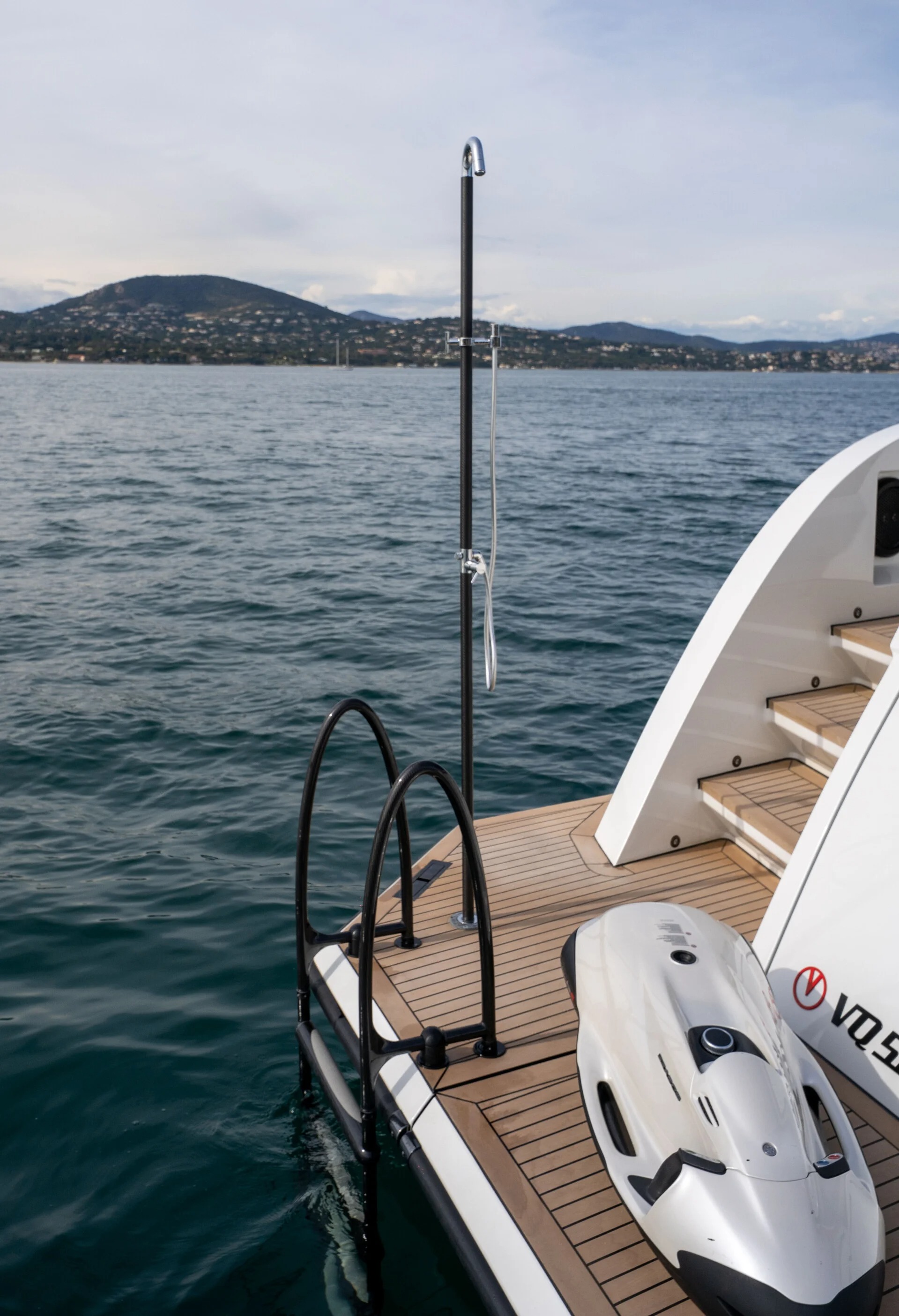 Vanquish 58 T-Top yacht detail